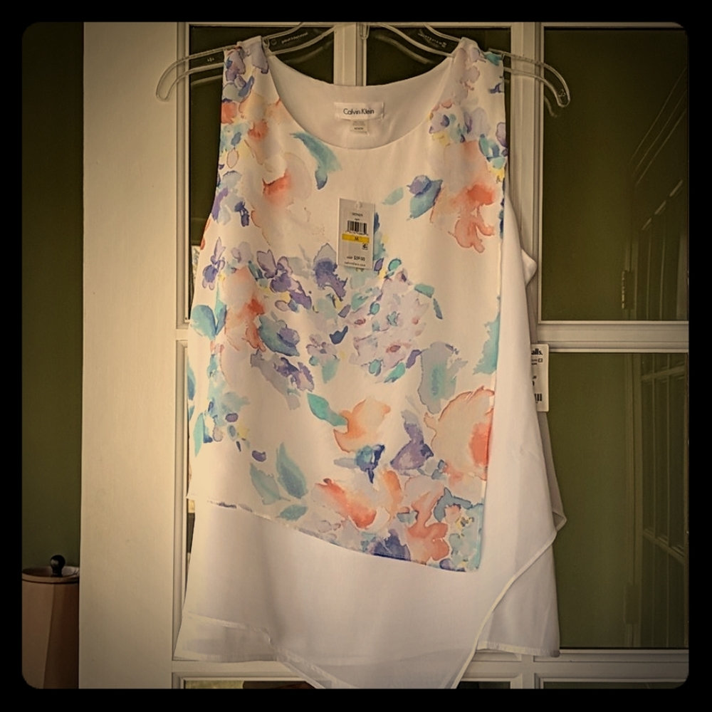 Sleeveless layered blouse